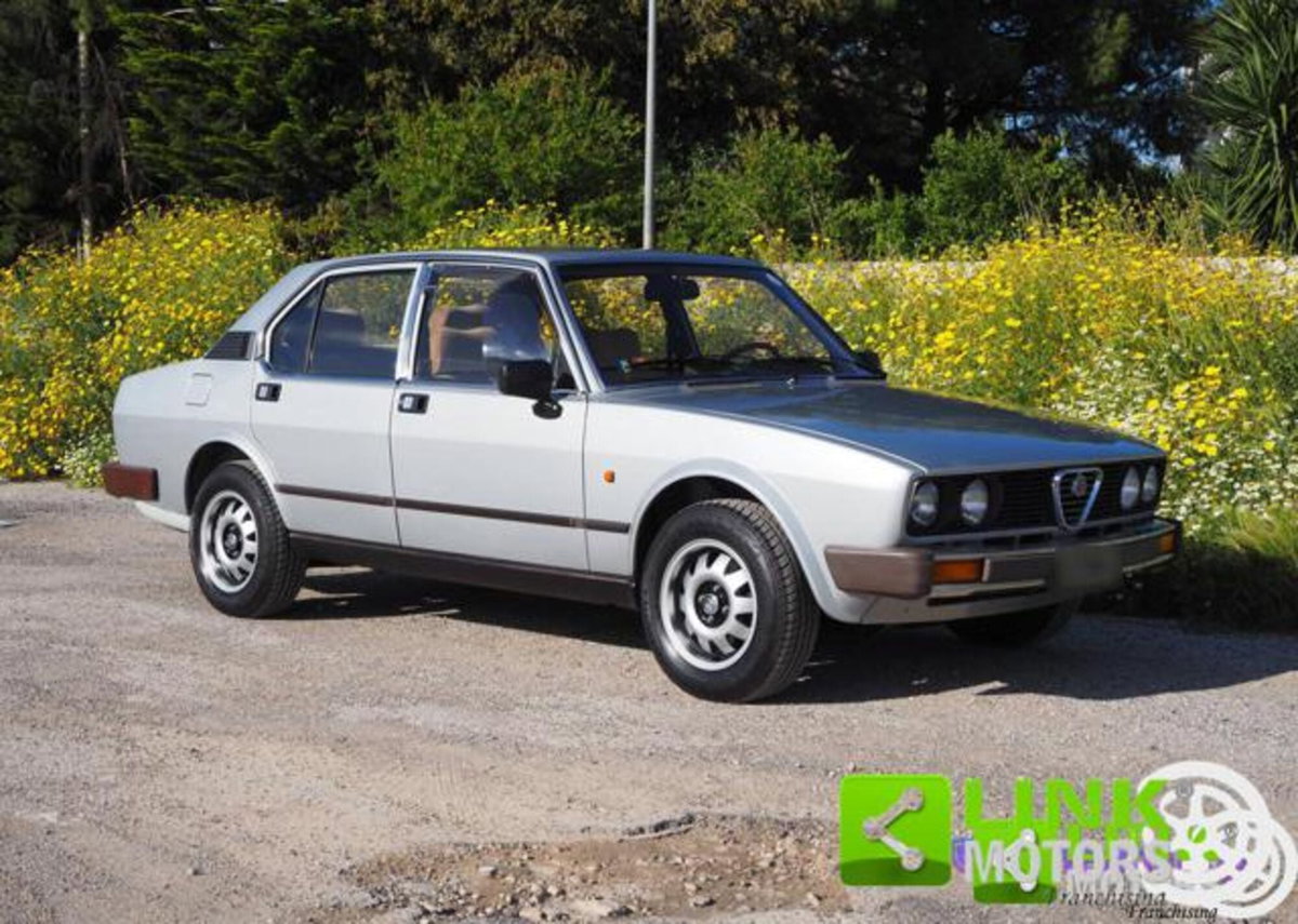 Alfa Romeo Alfetta 2.0i Quadrifoglio Oro (16)