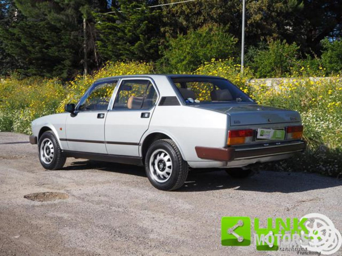 Alfa Romeo Alfetta 2.0i Quadrifoglio Oro (17)