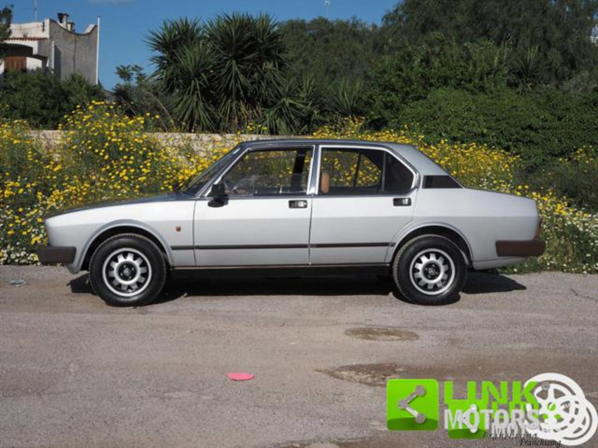 Alfa Romeo Alfetta 2.0i Quadrifoglio Oro (18)
