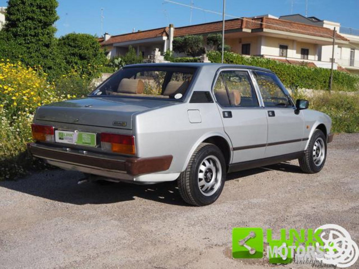 Alfa Romeo Alfetta 2.0i Quadrifoglio Oro (2)