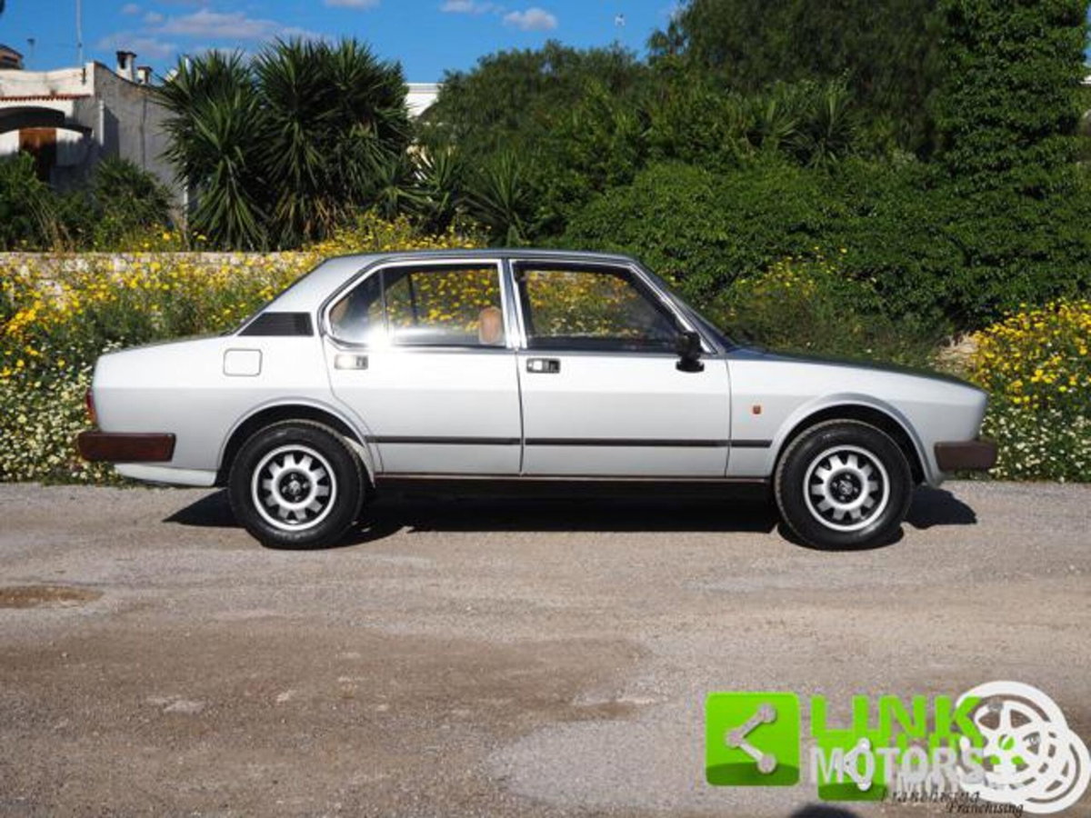 Alfa Romeo Alfetta 2.0i Quadrifoglio Oro (3)
