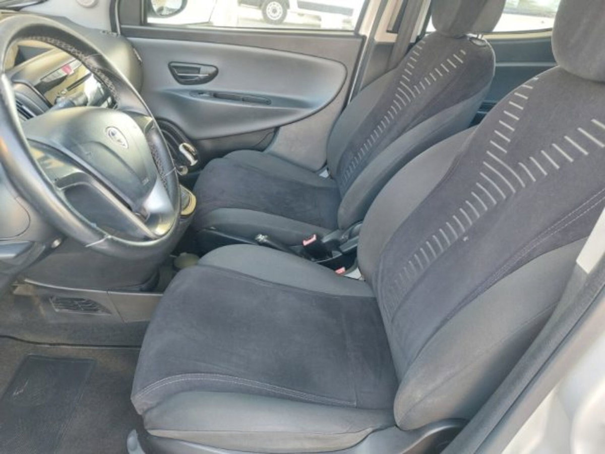 Lancia Ypsilon 1.2 69 CV 5 porte GPL Ecochic Gold (12)