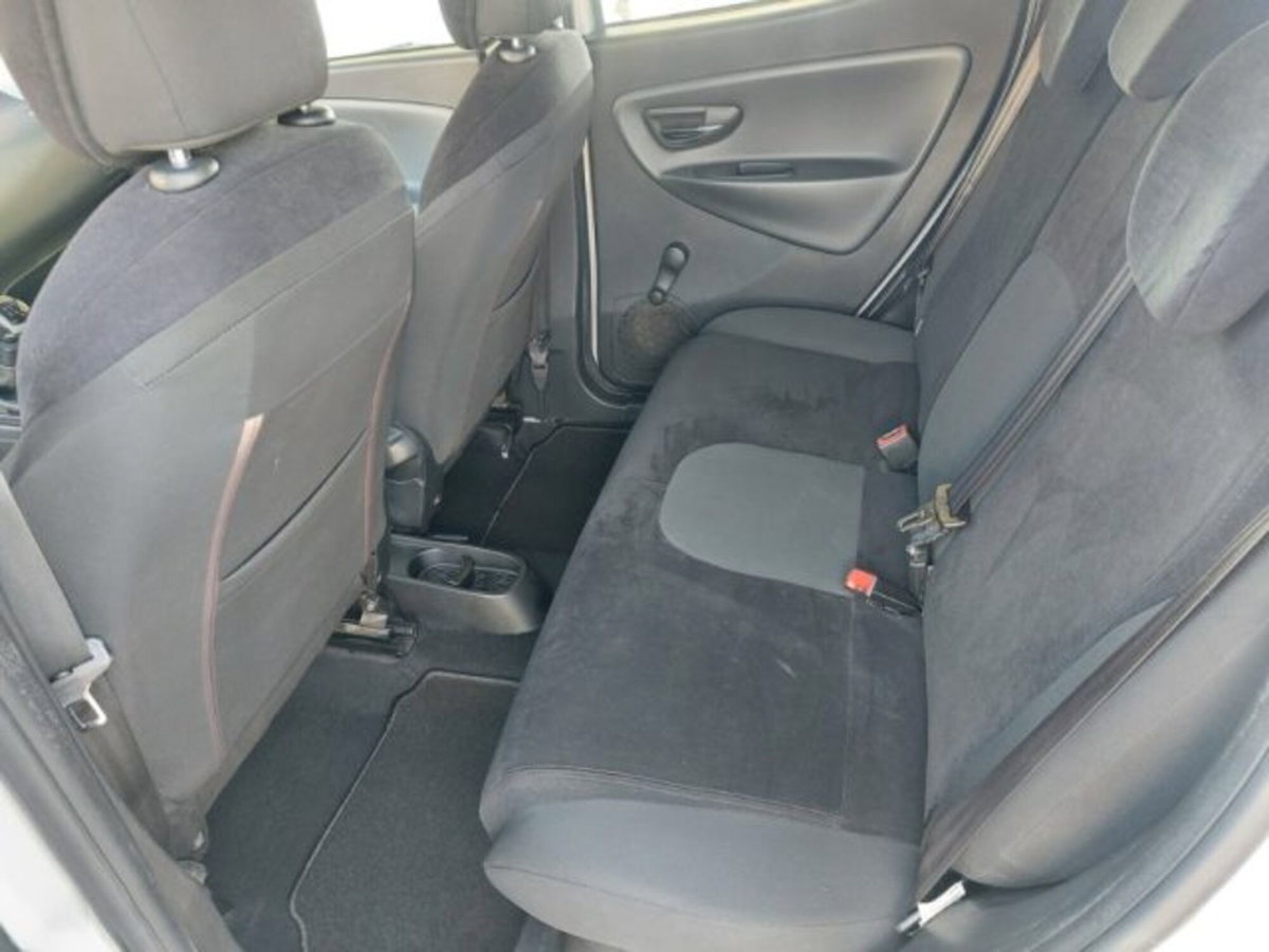 Lancia Ypsilon 1.2 69 CV 5 porte GPL Ecochic Gold (13)