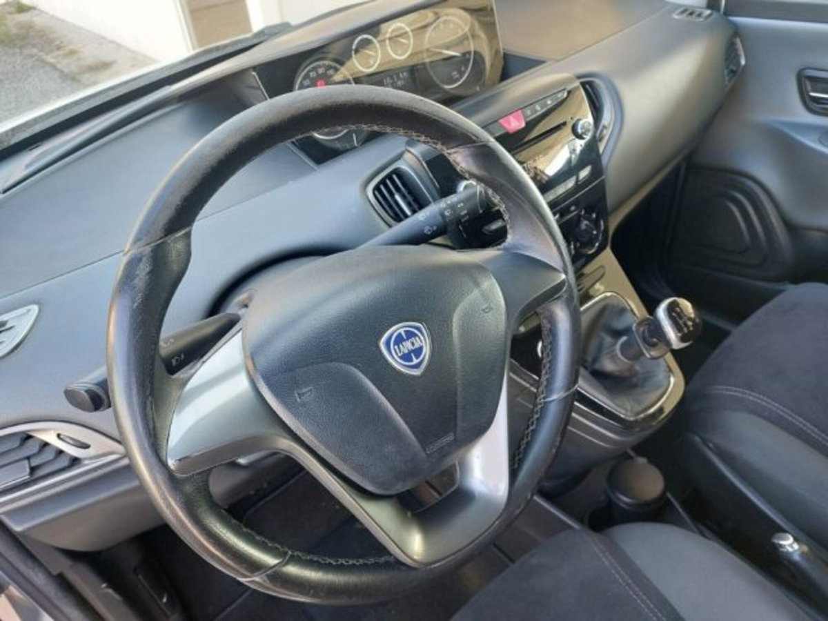 Lancia Ypsilon 1.2 69 CV 5 porte GPL Ecochic Gold (15)