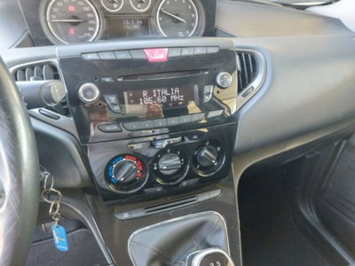 Lancia Ypsilon 1.2 69 CV 5 porte GPL Ecochic Gold (16)