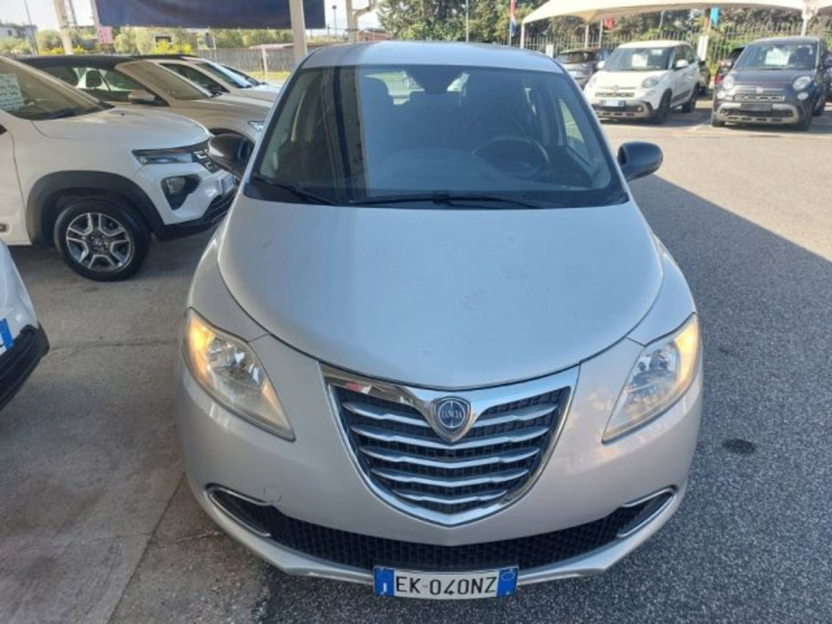 Lancia Ypsilon 1.2 69 CV 5 porte GPL Ecochic Gold (2)