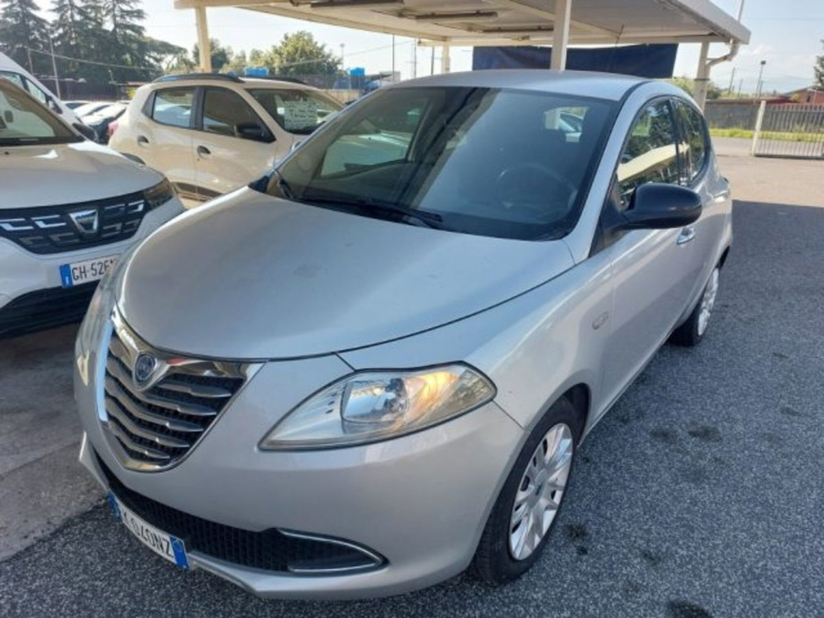 Lancia Ypsilon 1.2 69 CV 5 porte GPL Ecochic Gold (3)