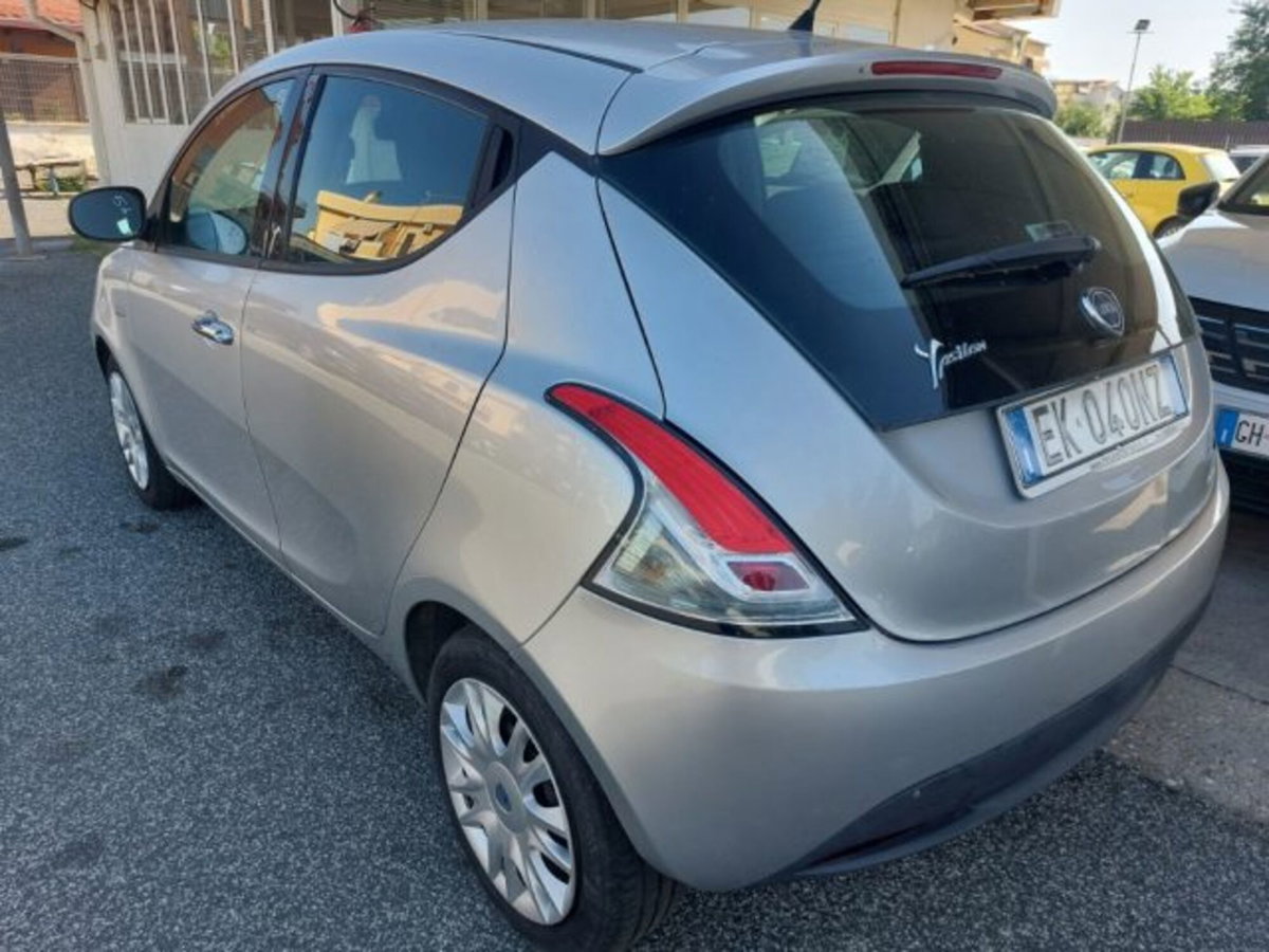 Lancia Ypsilon 1.2 69 CV 5 porte GPL Ecochic Gold (4)