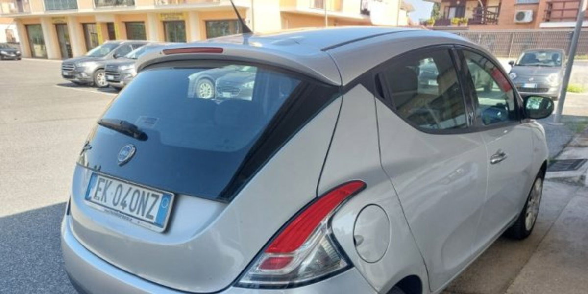 Lancia Ypsilon 1.2 69 CV 5 porte GPL Ecochic Gold (5)
