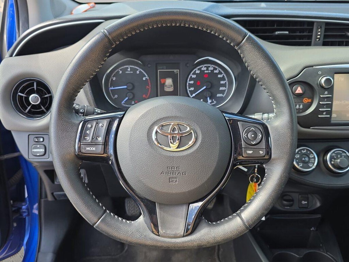 Toyota Yaris 1.0 5 porte Active (10)
