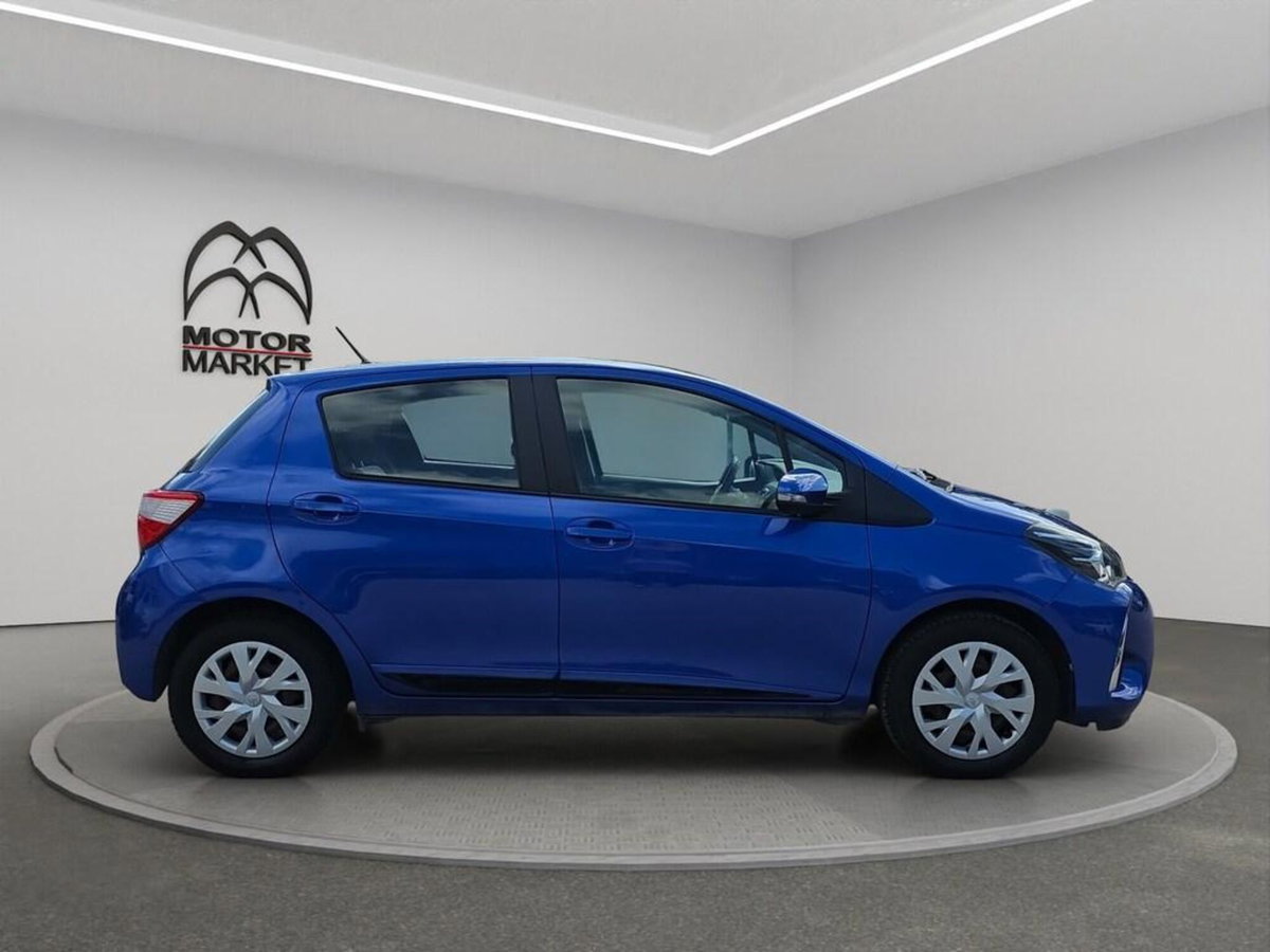 Toyota Yaris 1.0 5 porte Active (4)