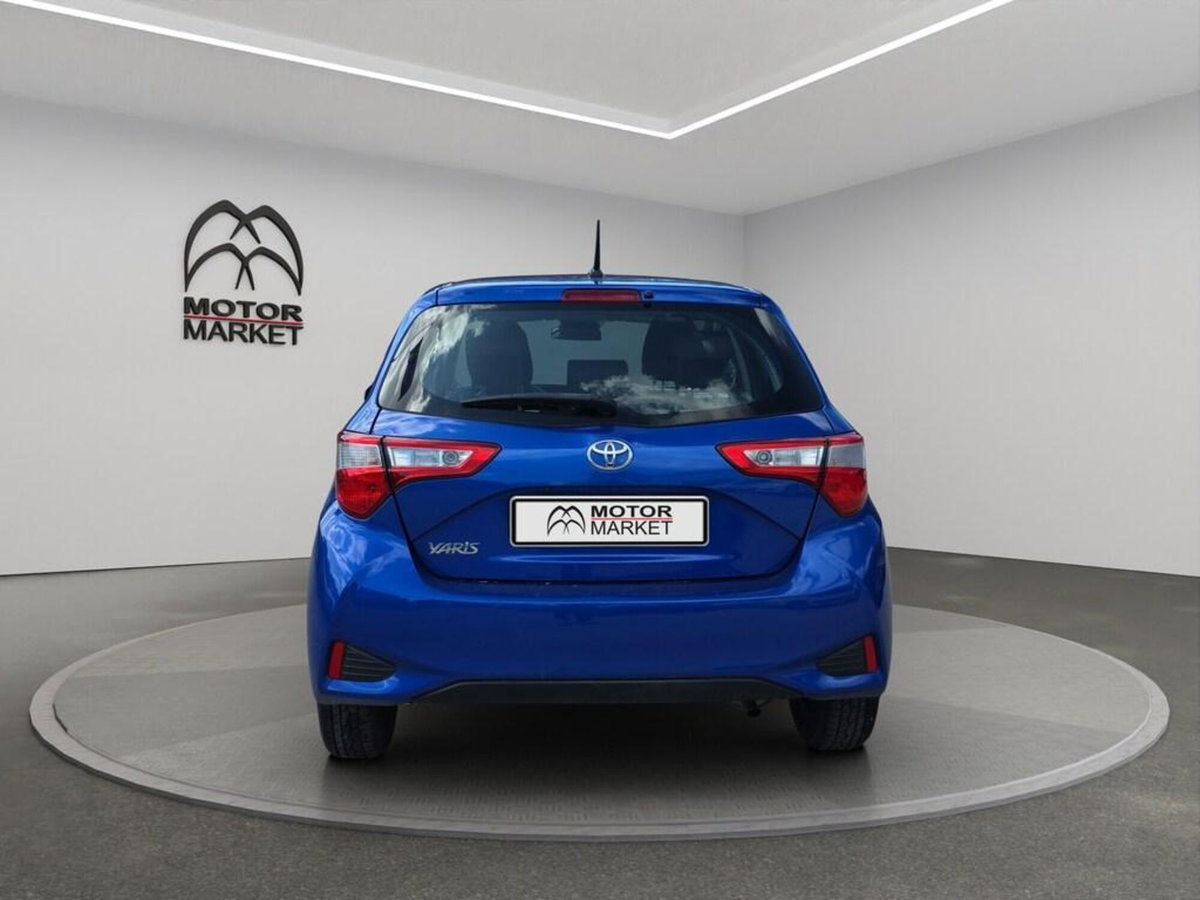 Toyota Yaris 1.0 5 porte Active (6)