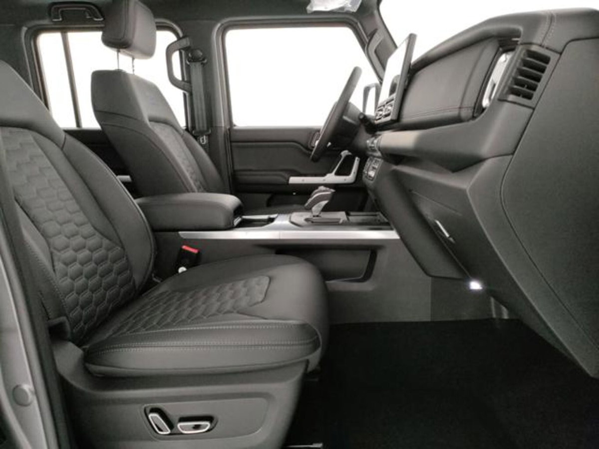 Emc 212 212 2.0 tgdi Adventurer 4wd 8at (7)