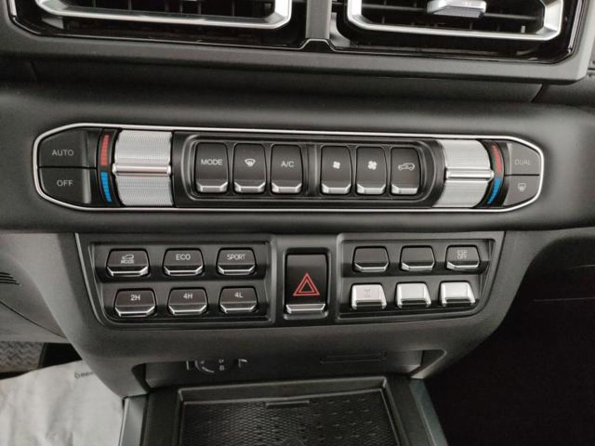 Emc 212 212 2.0 tdi Diesel 4wd 8at (18)