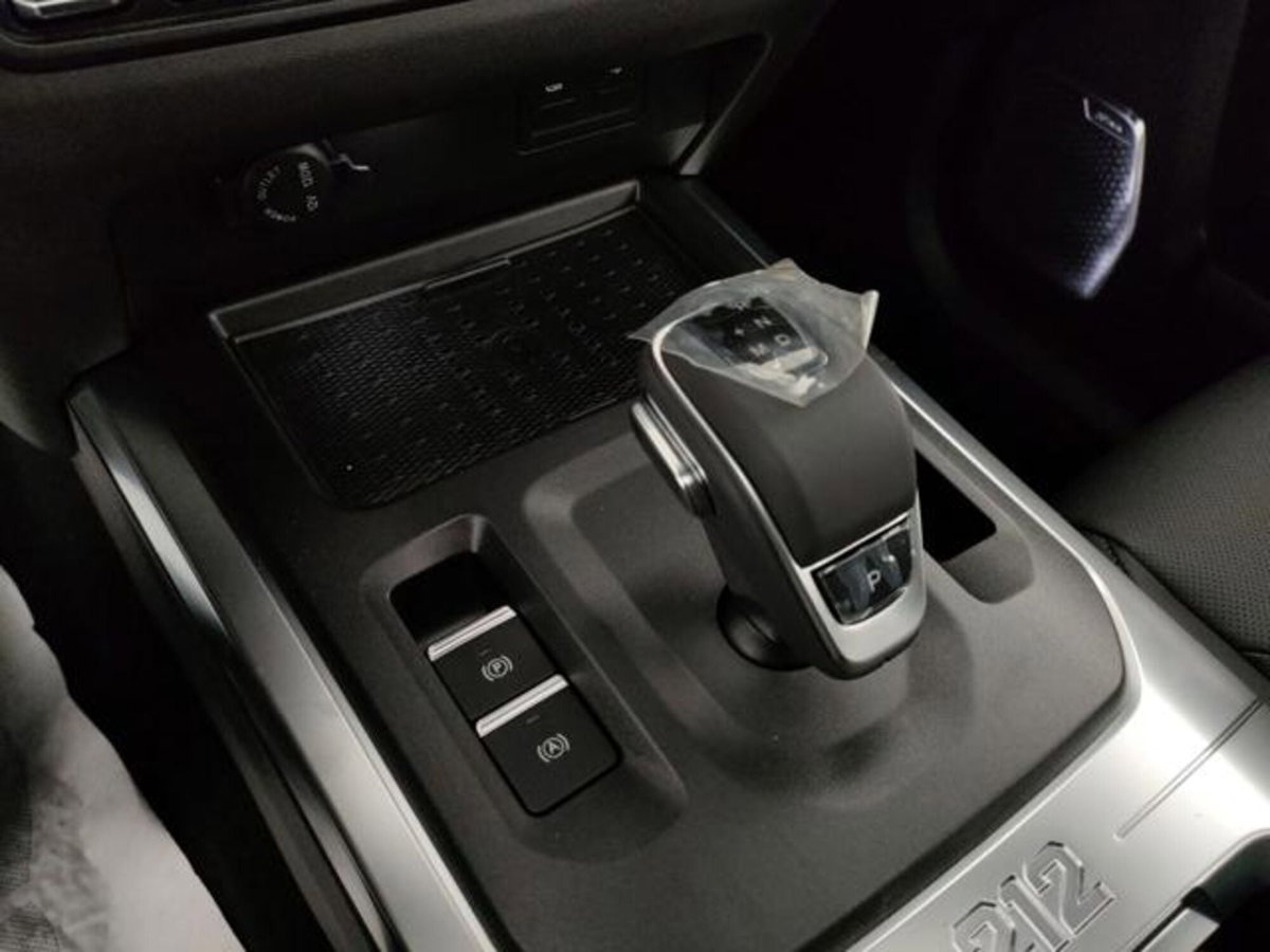 Emc 212 212 2.0 tdi Diesel 4wd 8at (19)