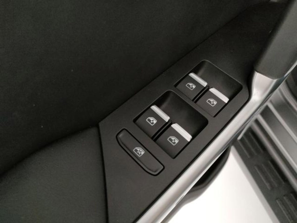 Emc 212 212 2.0 tdi Diesel 4wd 8at (7)