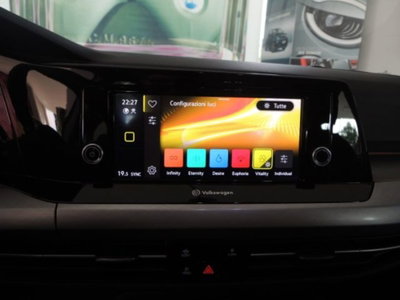 Volkswagen Golf 1.0 eTSI EVO DSG Life (10)