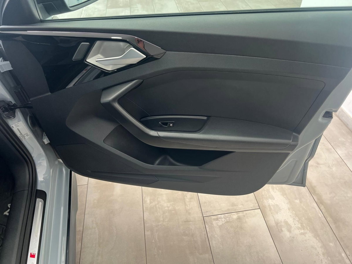 Audi A1 citycarver 30 TFSI Identity Contrast (14)
