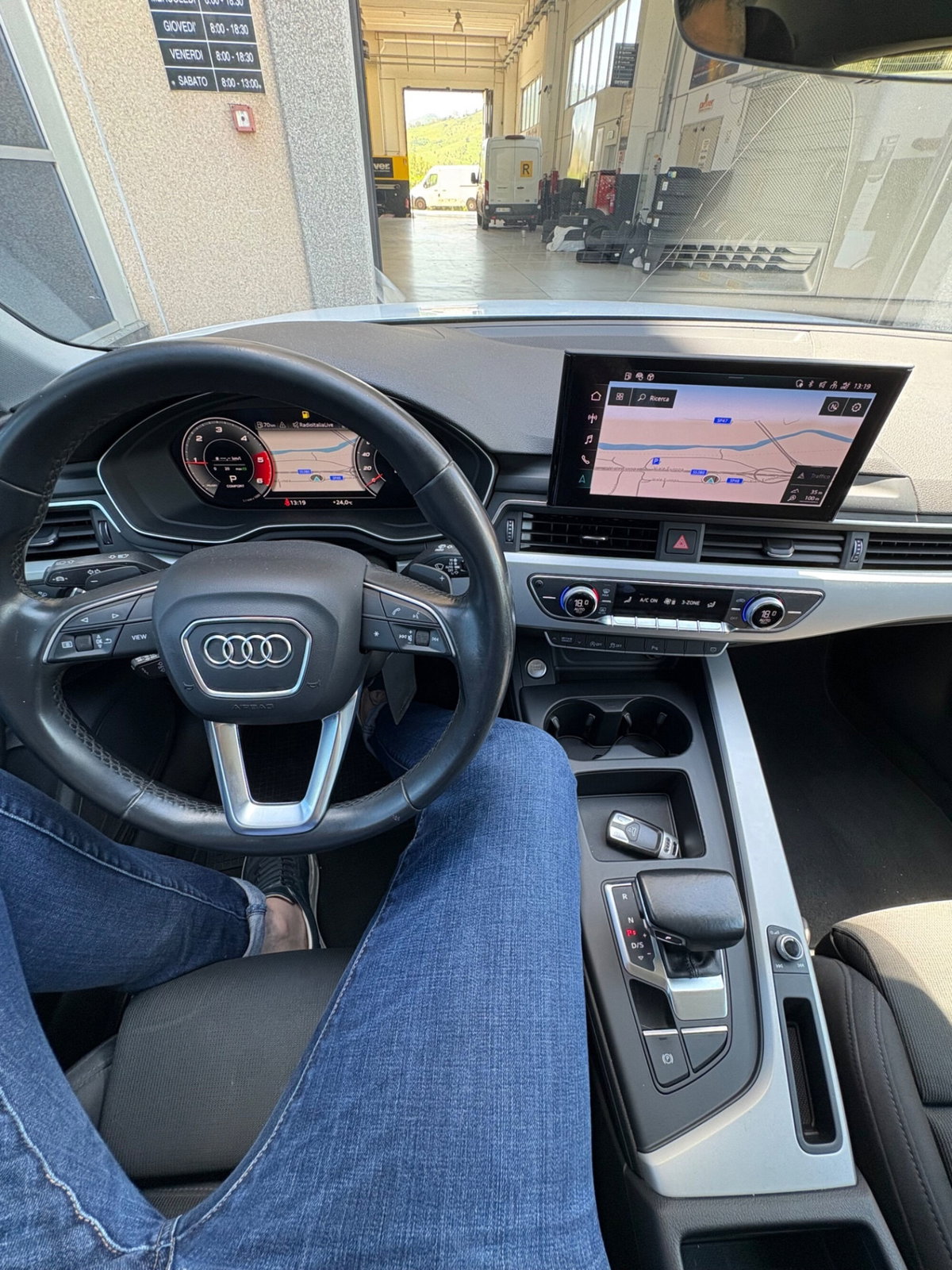 Audi A4 Avant 35 TDI/163 CV S tronic Business Advanced (10)