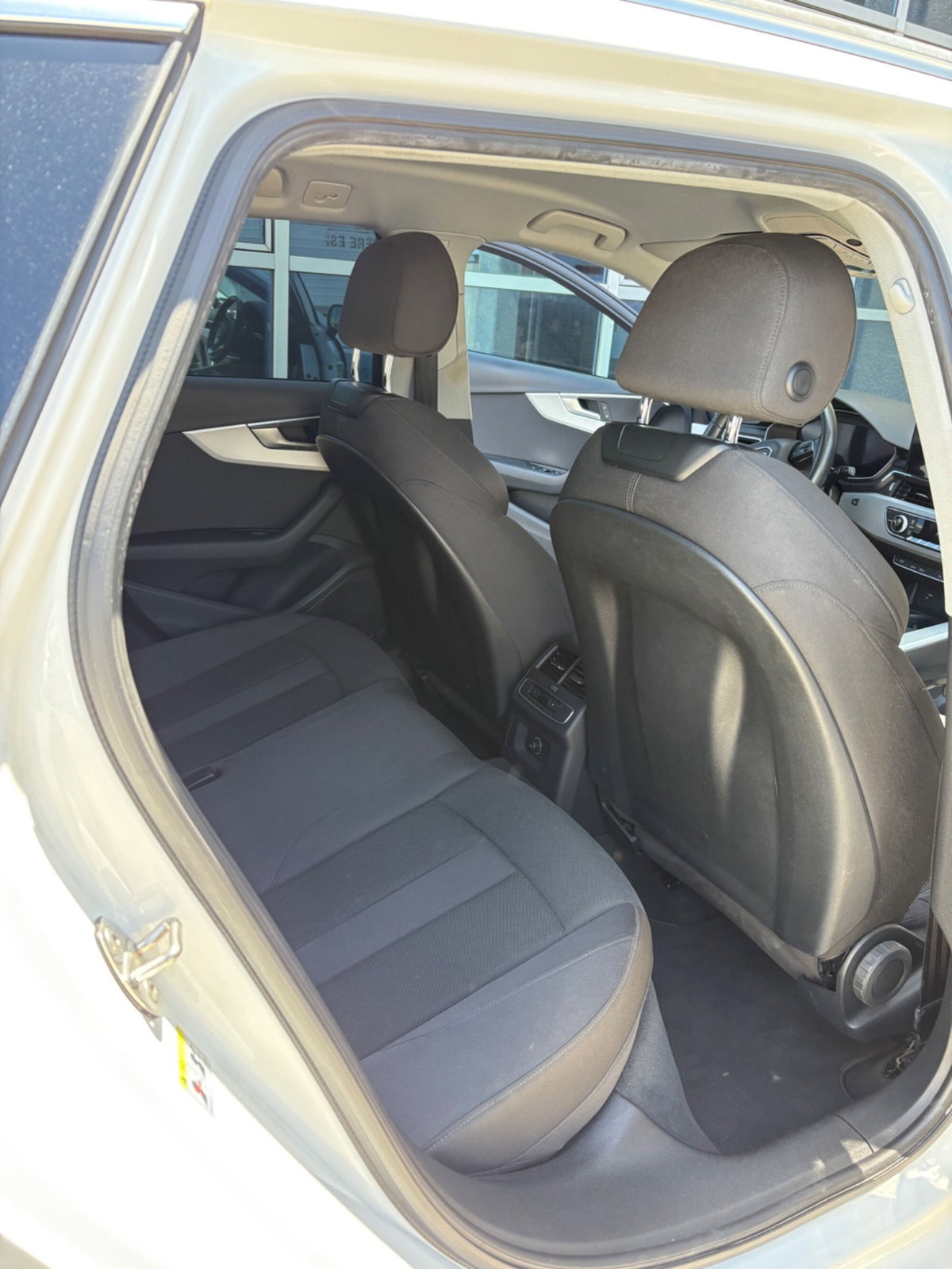 Audi A4 Avant 35 TDI/163 CV S tronic Business Advanced (14)