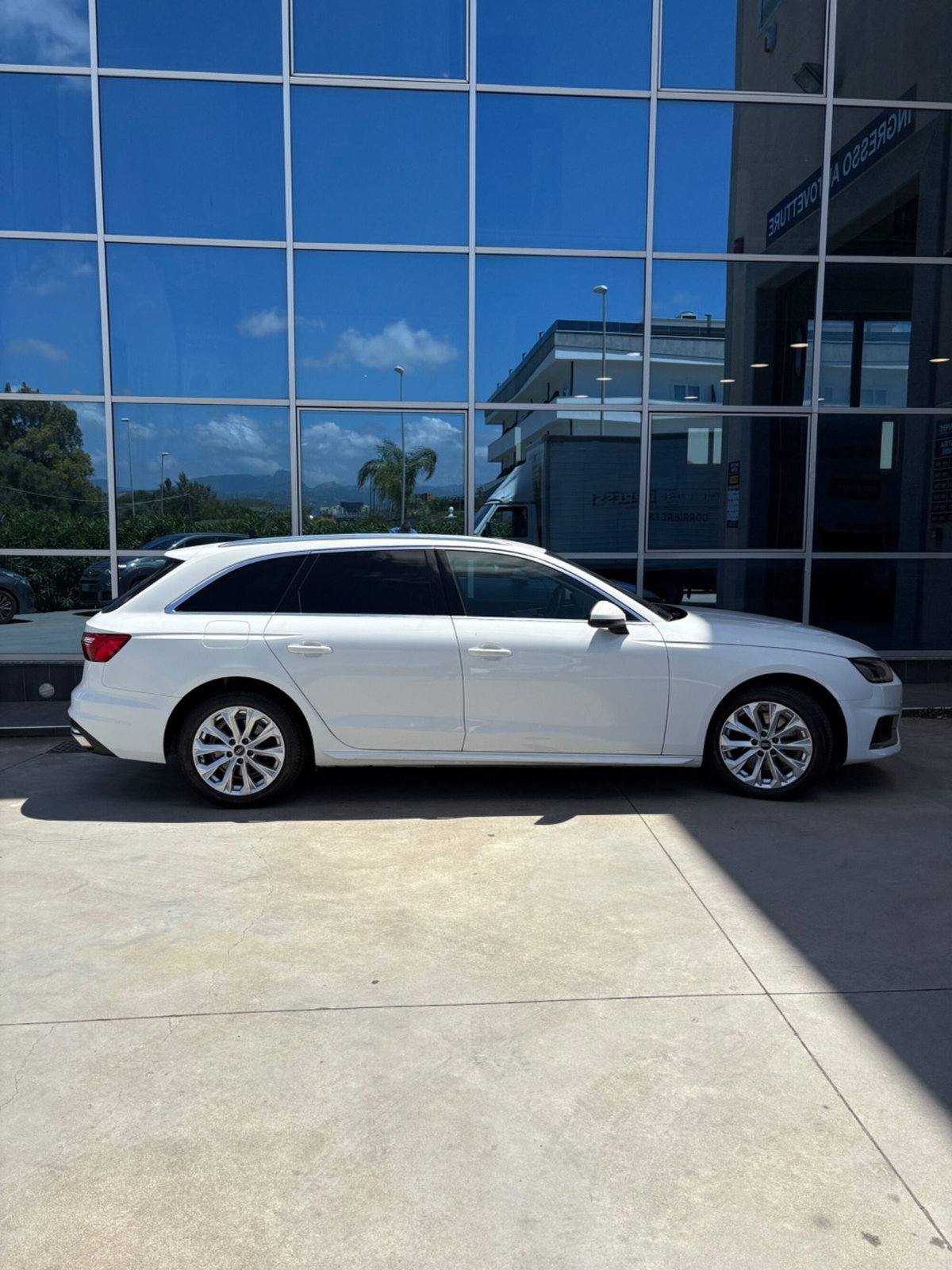 Audi A4 Avant 35 TDI/163 CV S tronic Business Advanced (2)