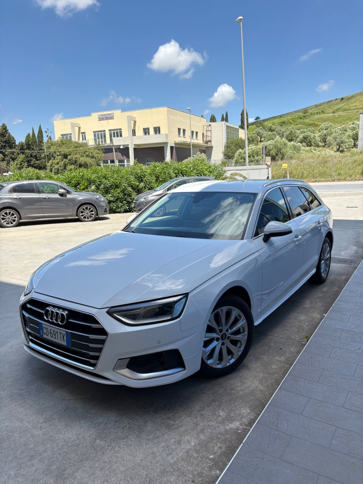Audi A4 Avant 35 TDI/163 CV S tronic Business Advanced (4)