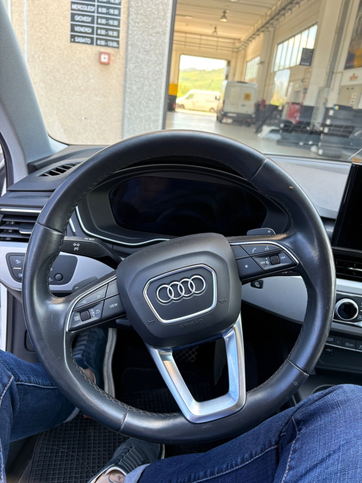 Audi A4 Avant 35 TDI/163 CV S tronic Business Advanced (6)