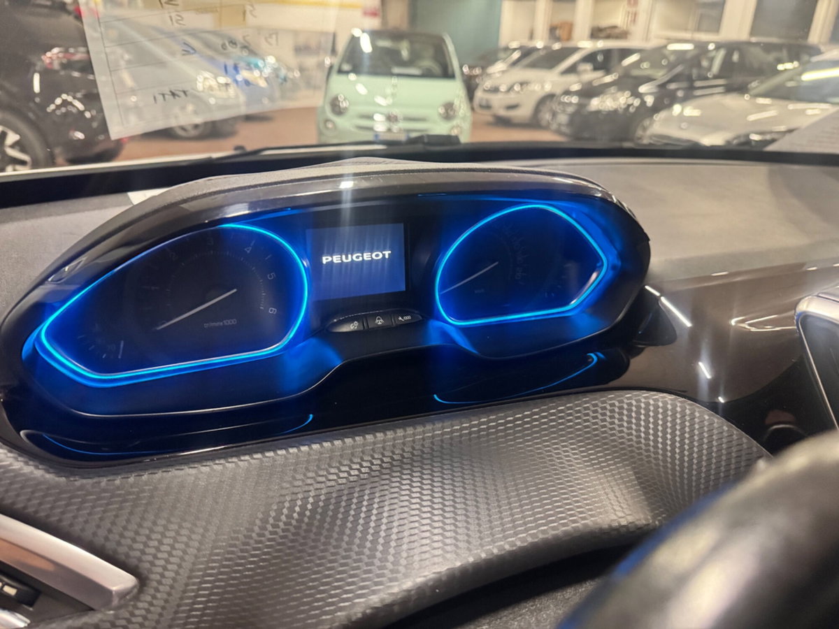 Peugeot 2008 100 GT Line (10)