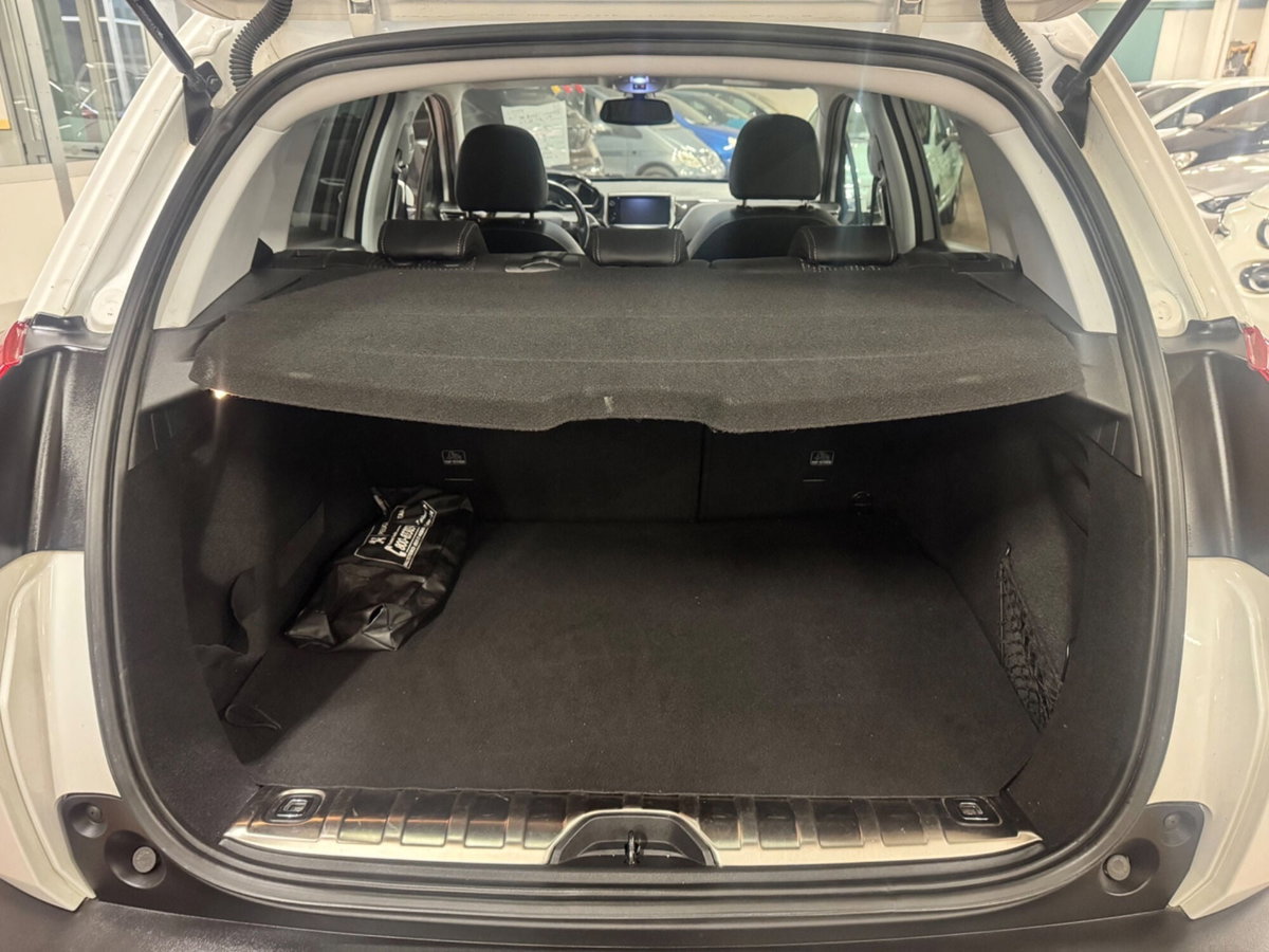 Peugeot 2008 100 GT Line (12)