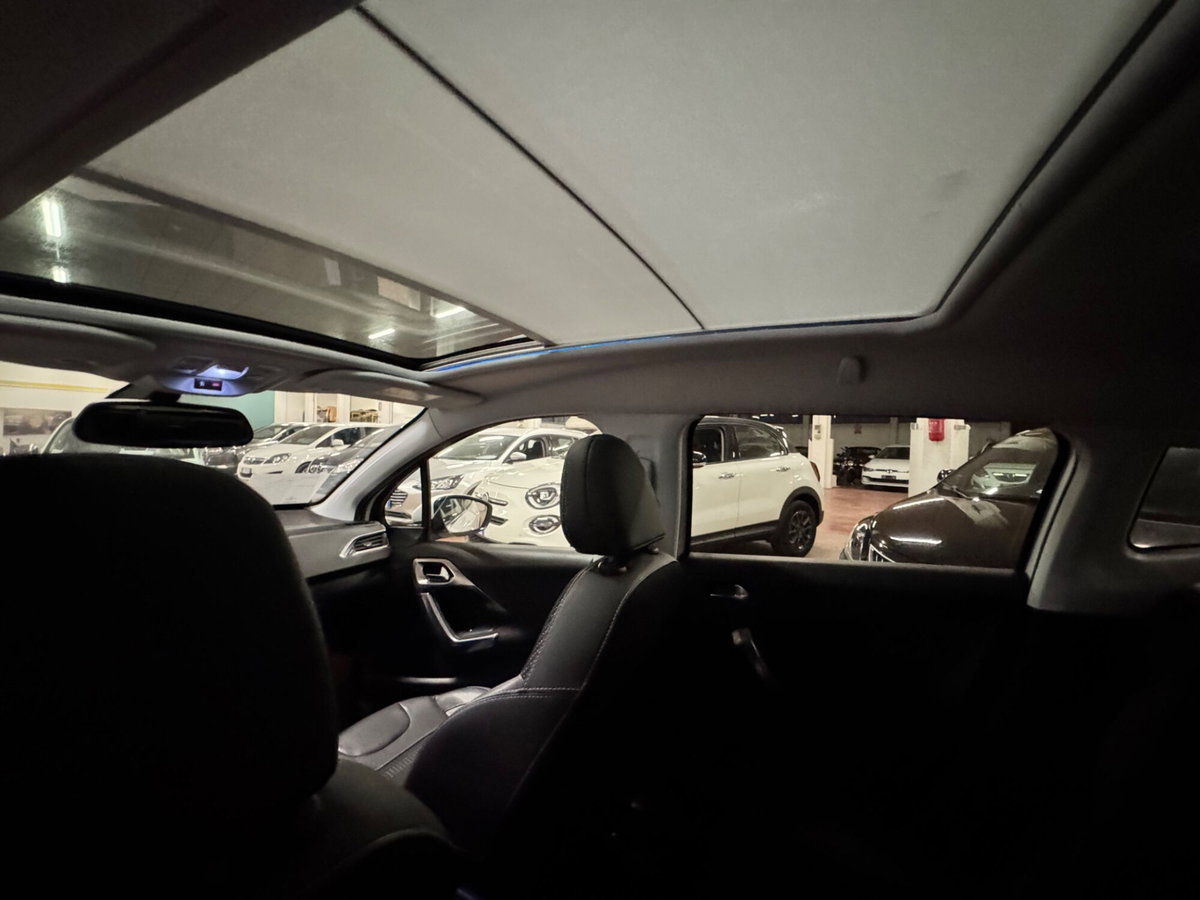 Peugeot 2008 100 GT Line (14)