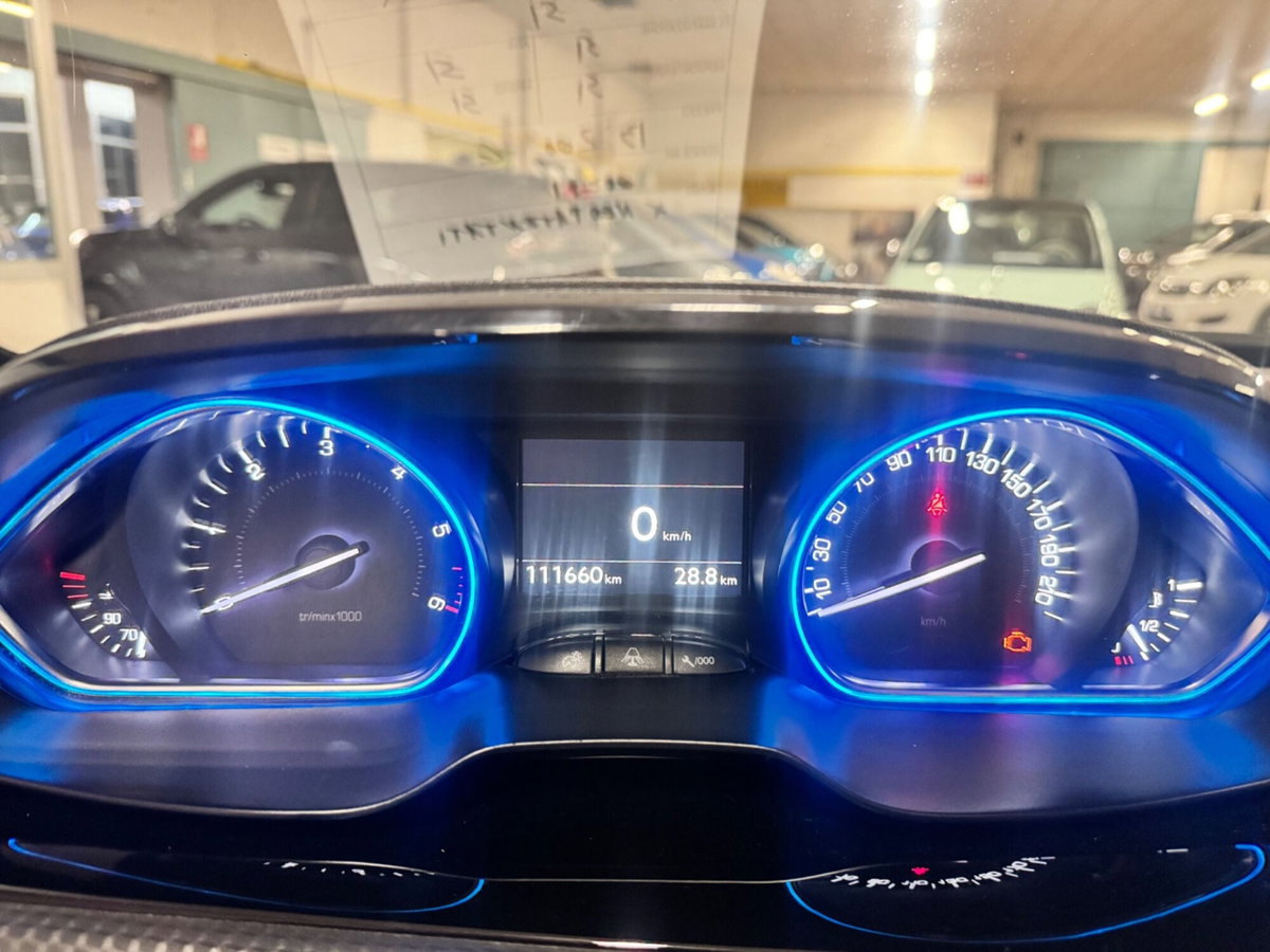 Peugeot 2008 100 GT Line (18)
