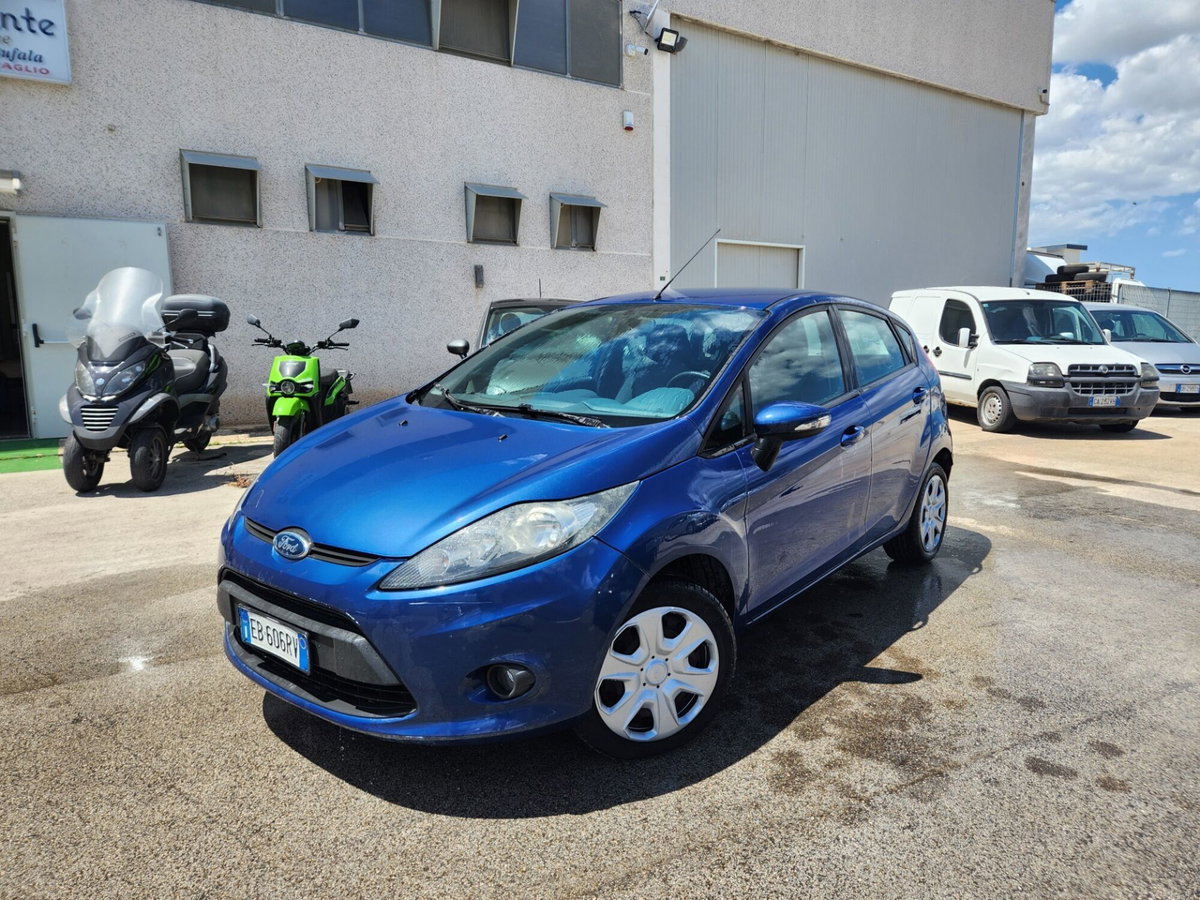Ford Fiesta 1.4 5 porte Bz.- GPL Titanium (2)