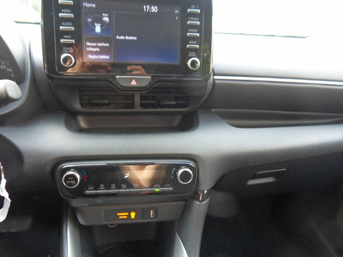 Toyota Yaris 1.5 Hybrid 5 porte Active (11)
