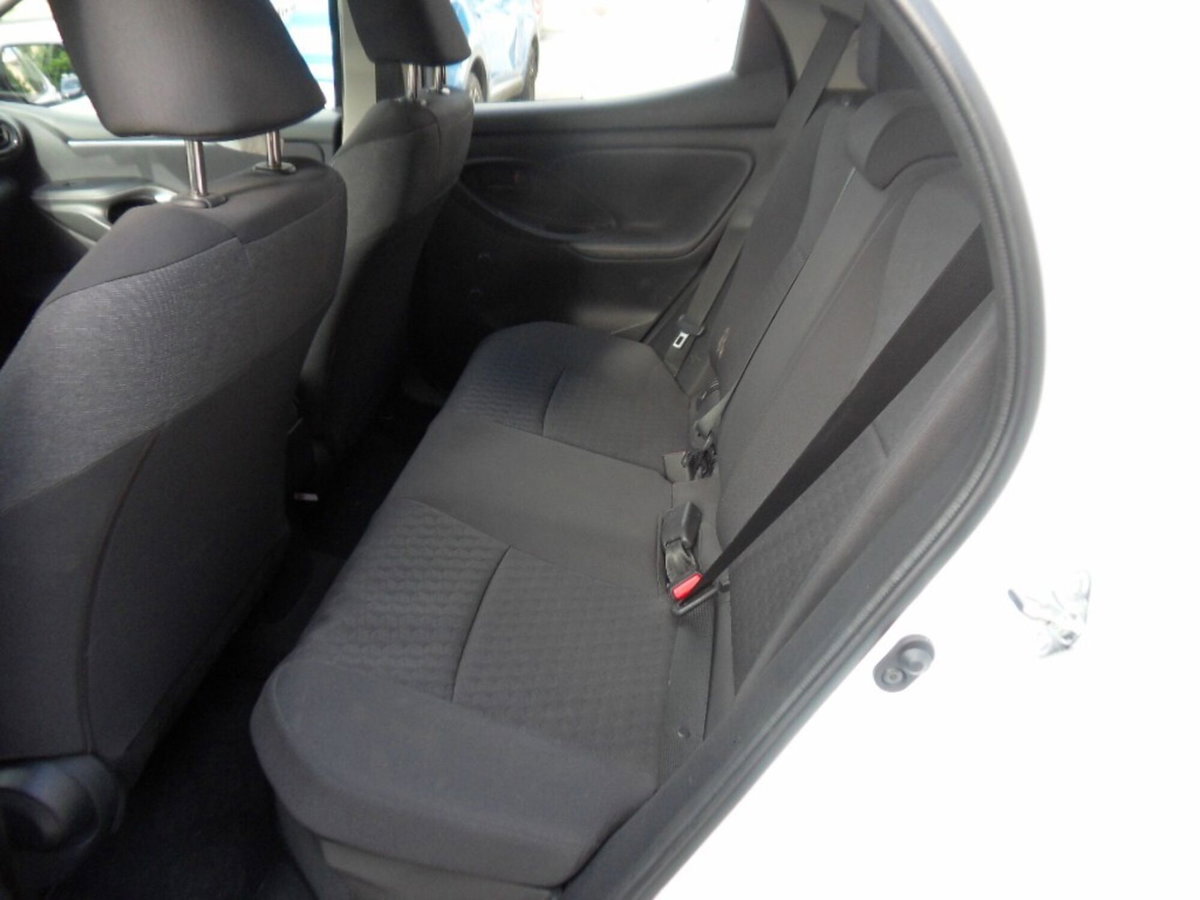 Toyota Yaris 1.5 Hybrid 5 porte Active (14)