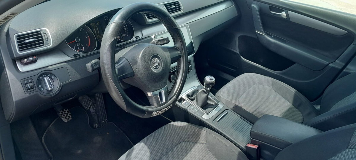 Volkswagen Passat 1.6 TDI Comfortline BlueM. Tech. (13)