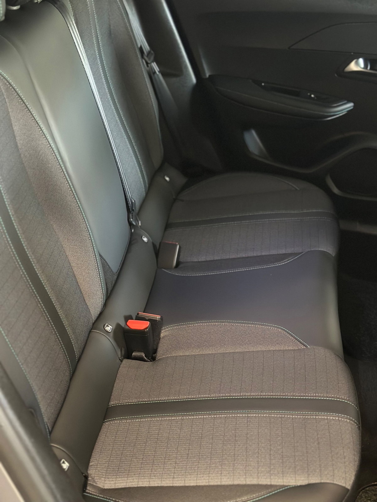 Peugeot 2008 1.2 turbo Allure 100cv (10)
