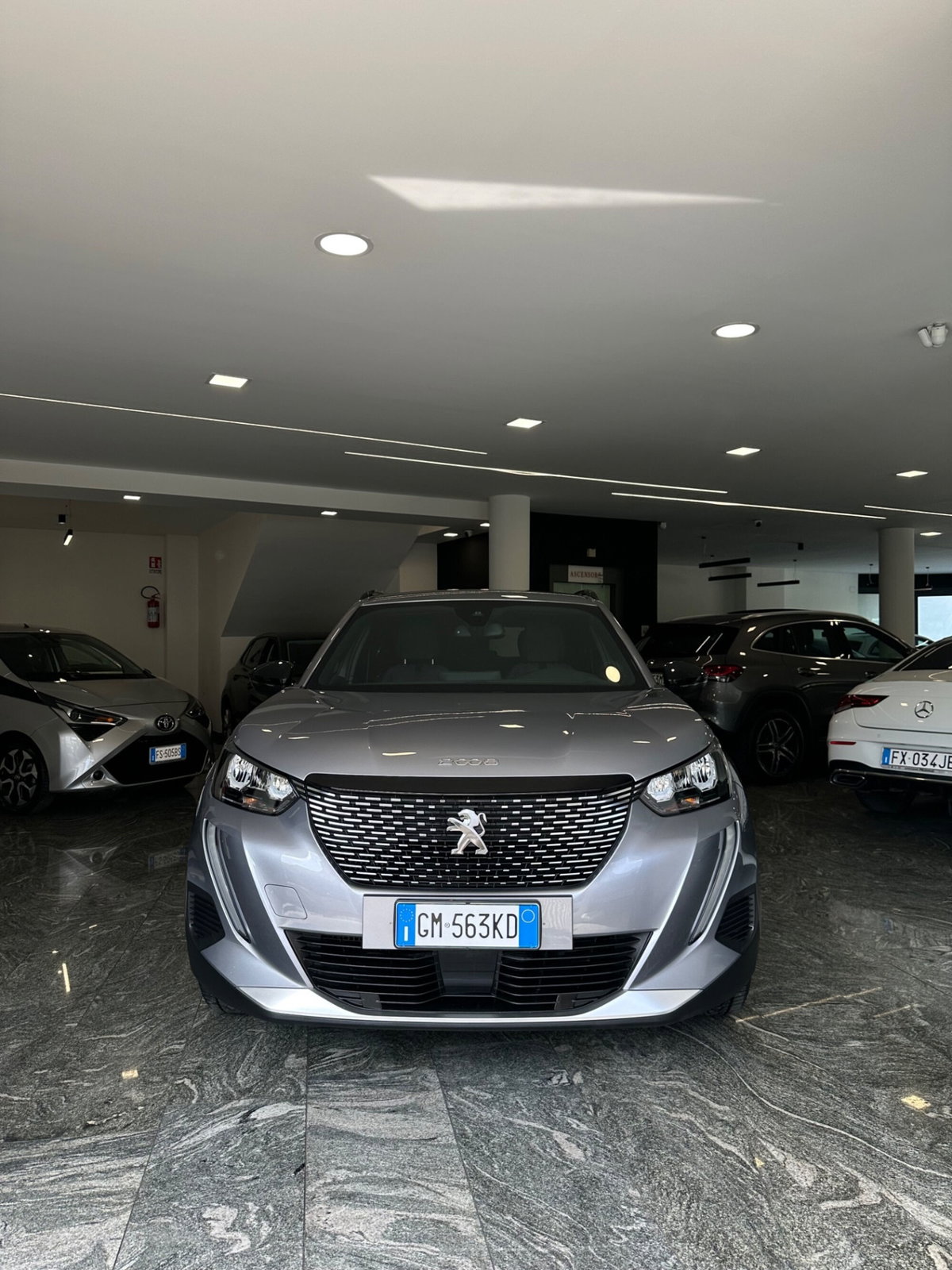 Peugeot 2008 1.2 turbo Allure 100cv (2)