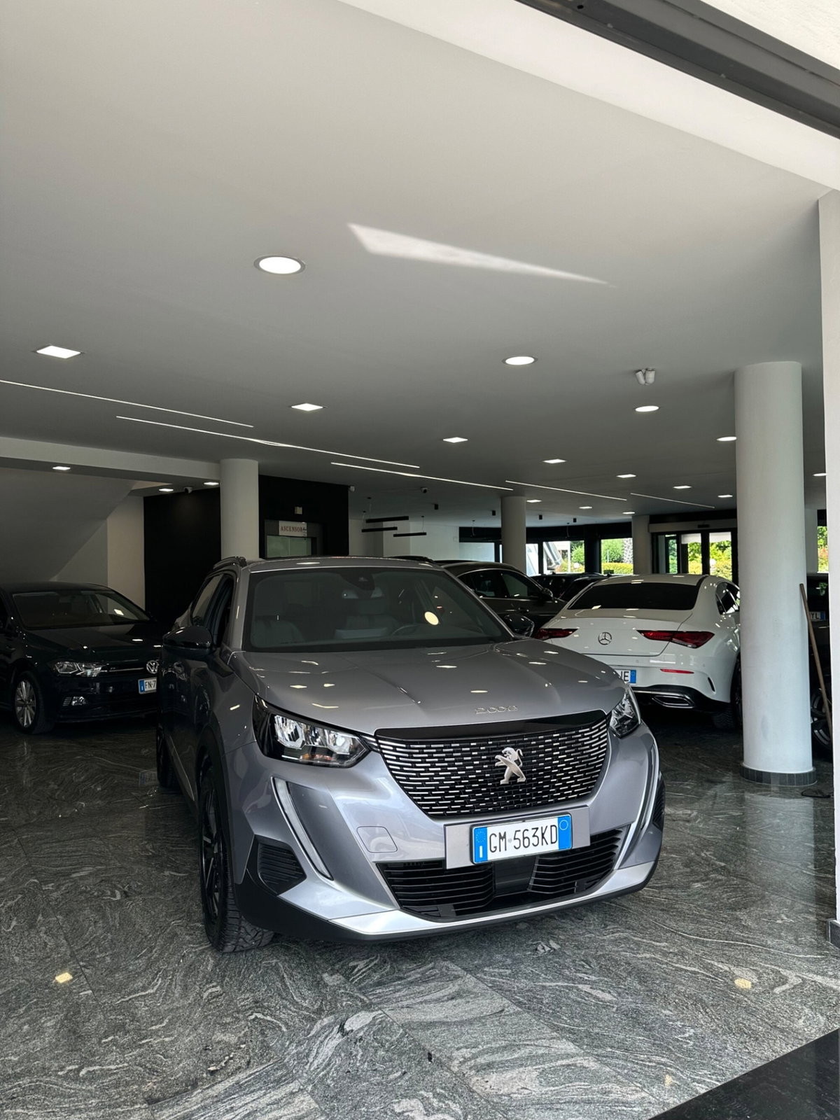 Peugeot 2008 1.2 turbo Allure 100cv (3)