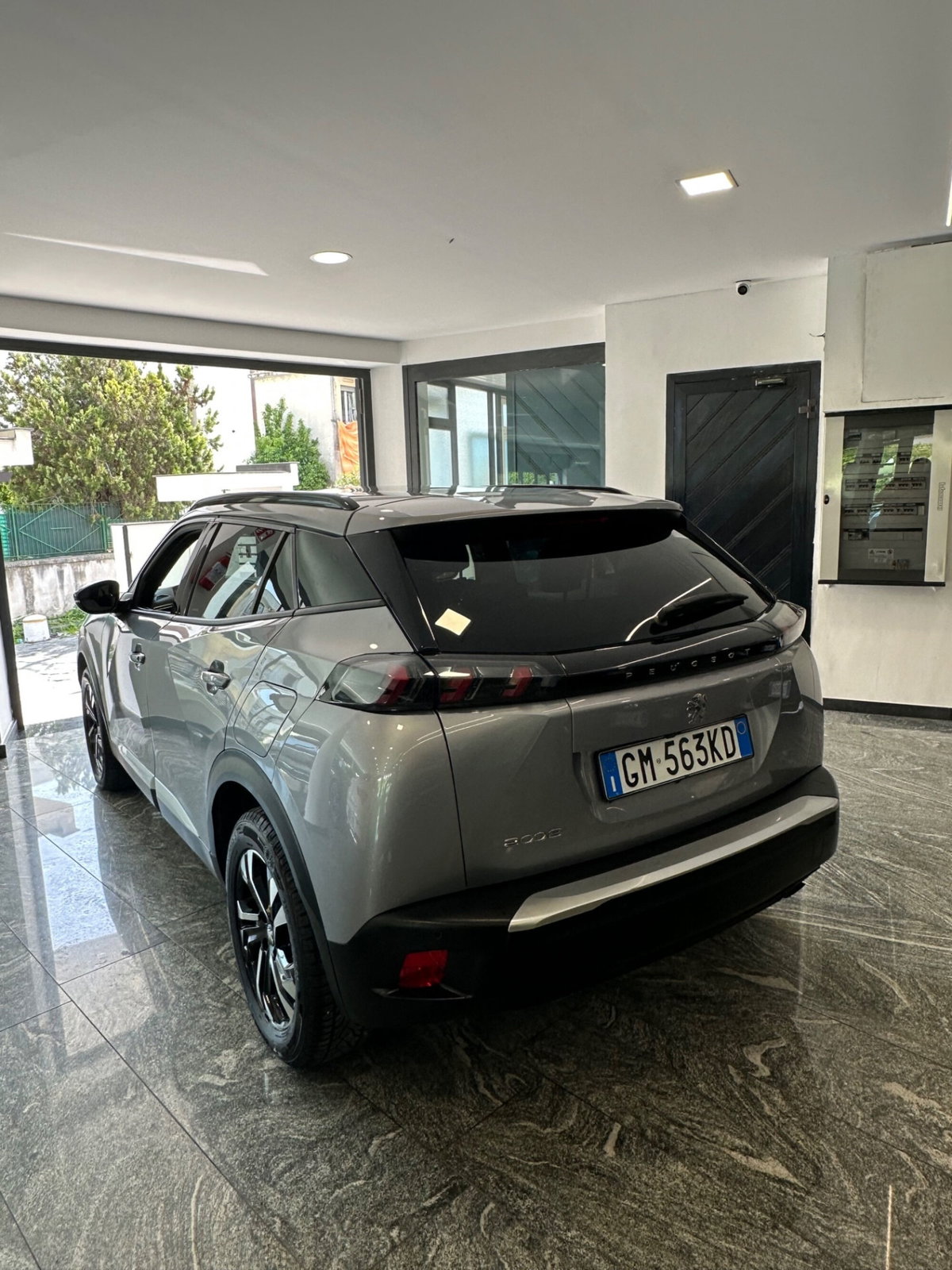 Peugeot 2008 1.2 turbo Allure 100cv (6)