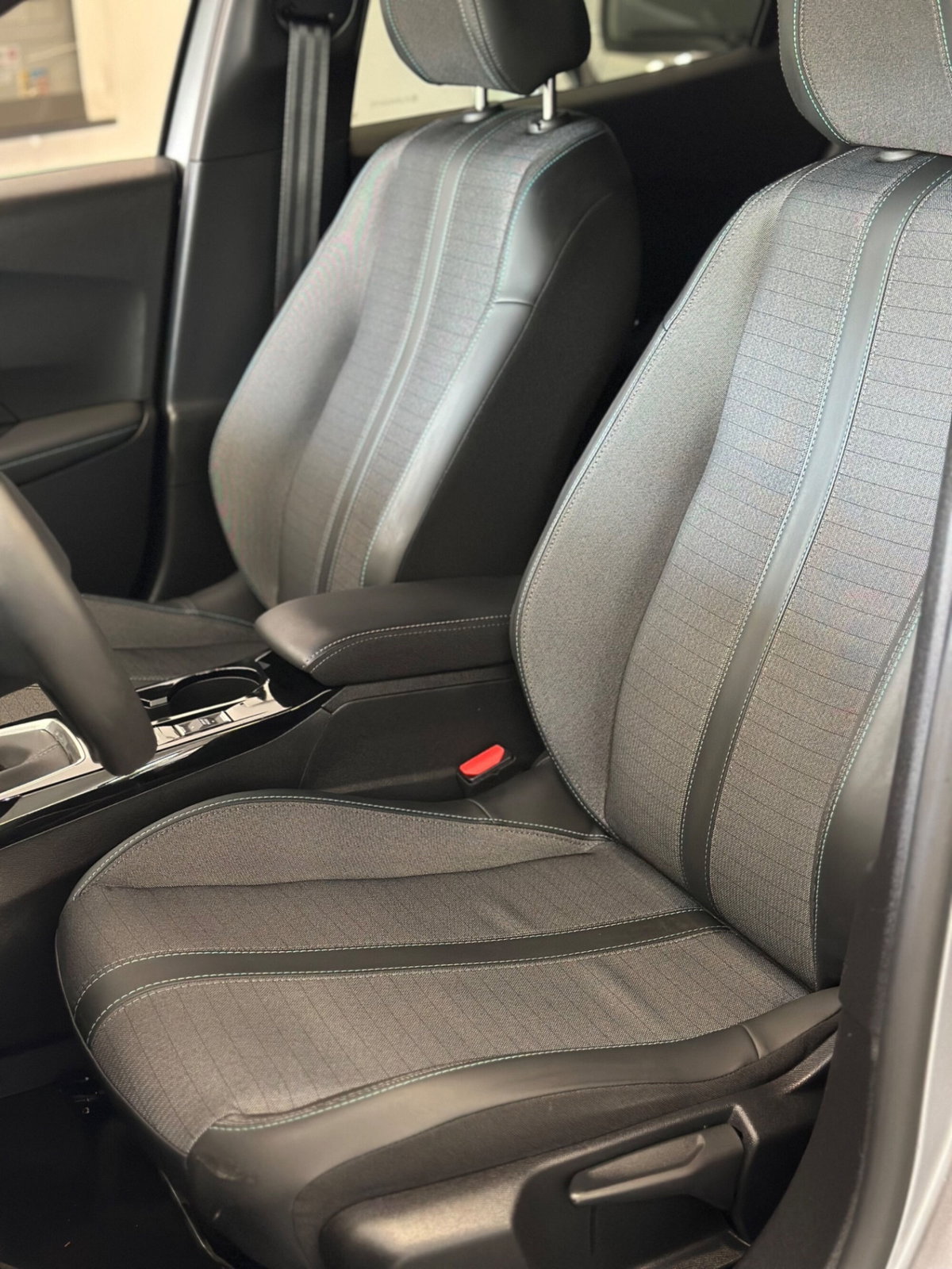 Peugeot 2008 1.2 turbo Allure 100cv (8)
