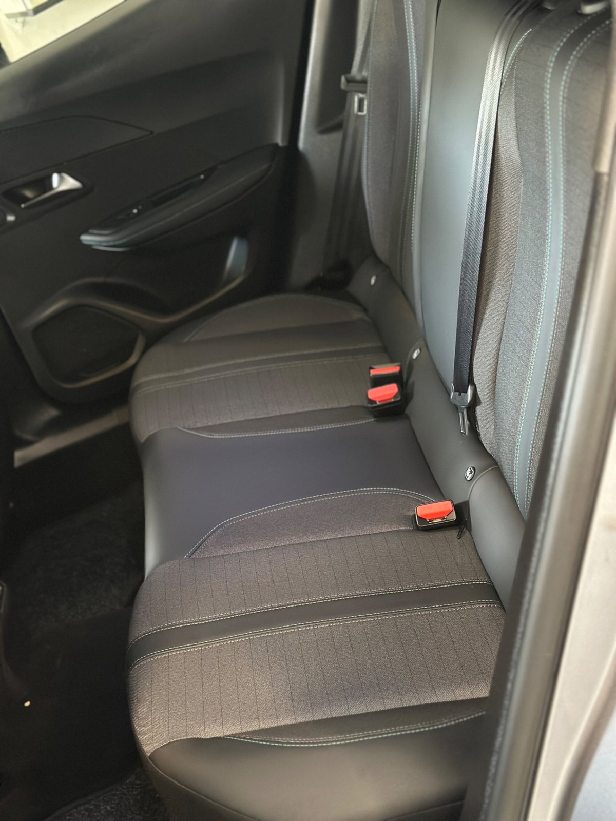 Peugeot 2008 1.2 turbo Allure 100cv (9)