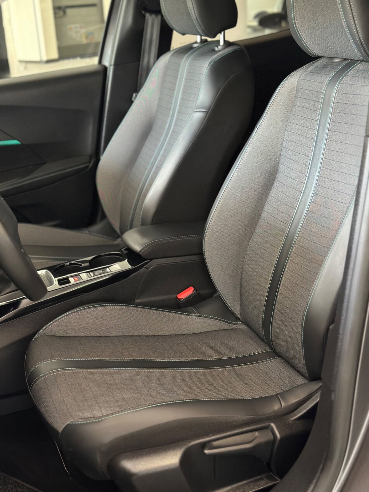 Peugeot 2008 BlueHDi 110 S&S Active Pack (8)