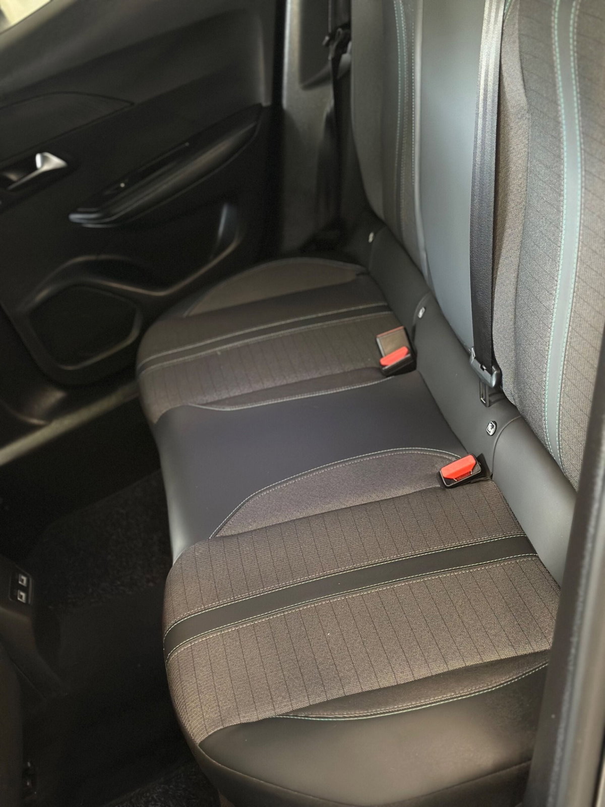 Peugeot 2008 BlueHDi 110 S&S Active Pack (9)