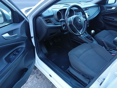 Alfa Romeo Giulietta 1.6 JTDm Ti 120cv (8)