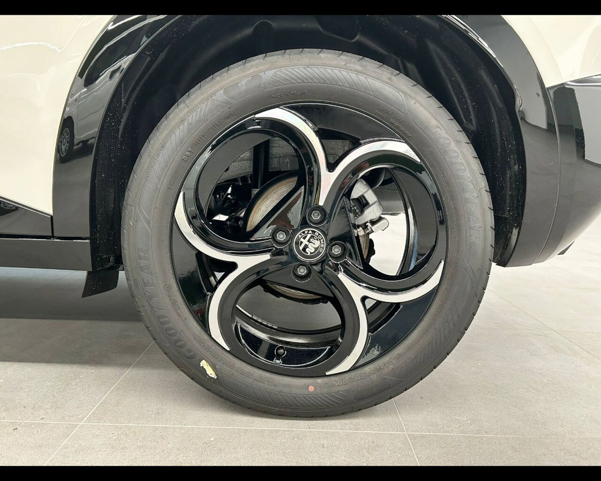 Alfa Romeo Junior 1.2 ibrida 145cv edct6 (16)