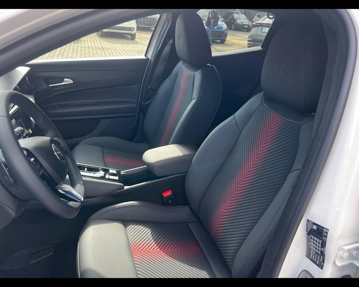 Alfa Romeo Junior 1.2 ibrida Sport Speciale 145cv edct6 (13)