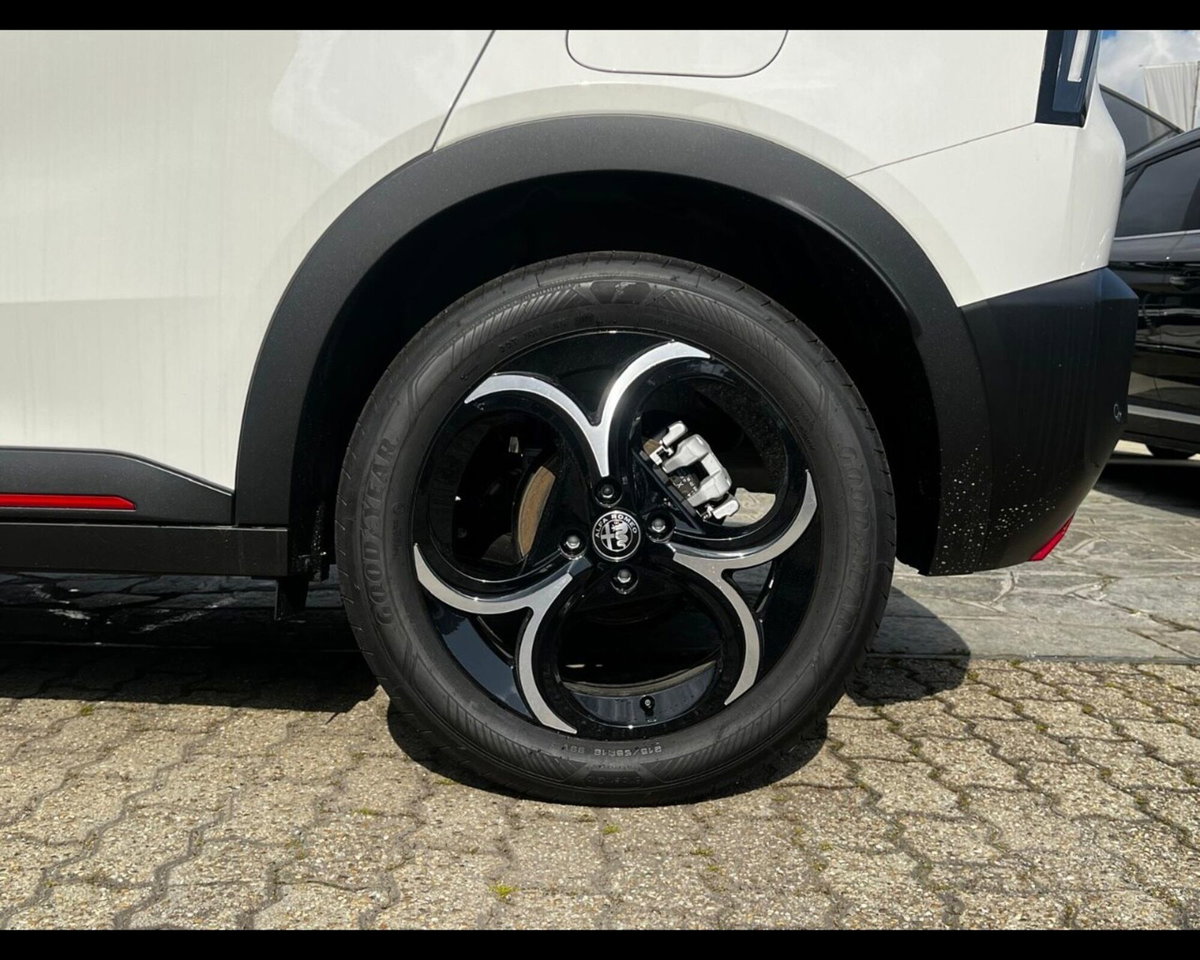 Alfa Romeo Junior 1.2 ibrida Sport Speciale 145cv edct6 (18)