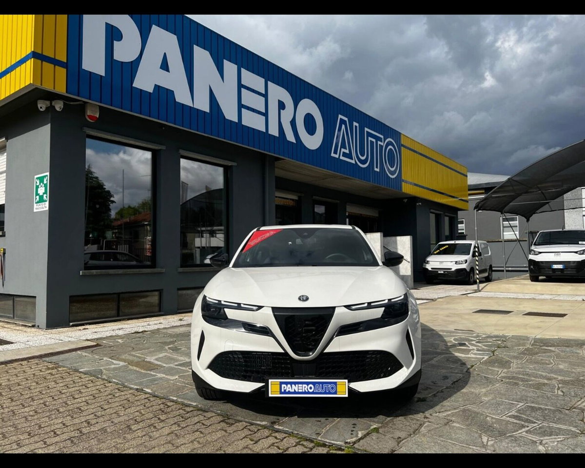 Alfa Romeo Junior 1.2 ibrida Sport Speciale 145cv edct6 (3)