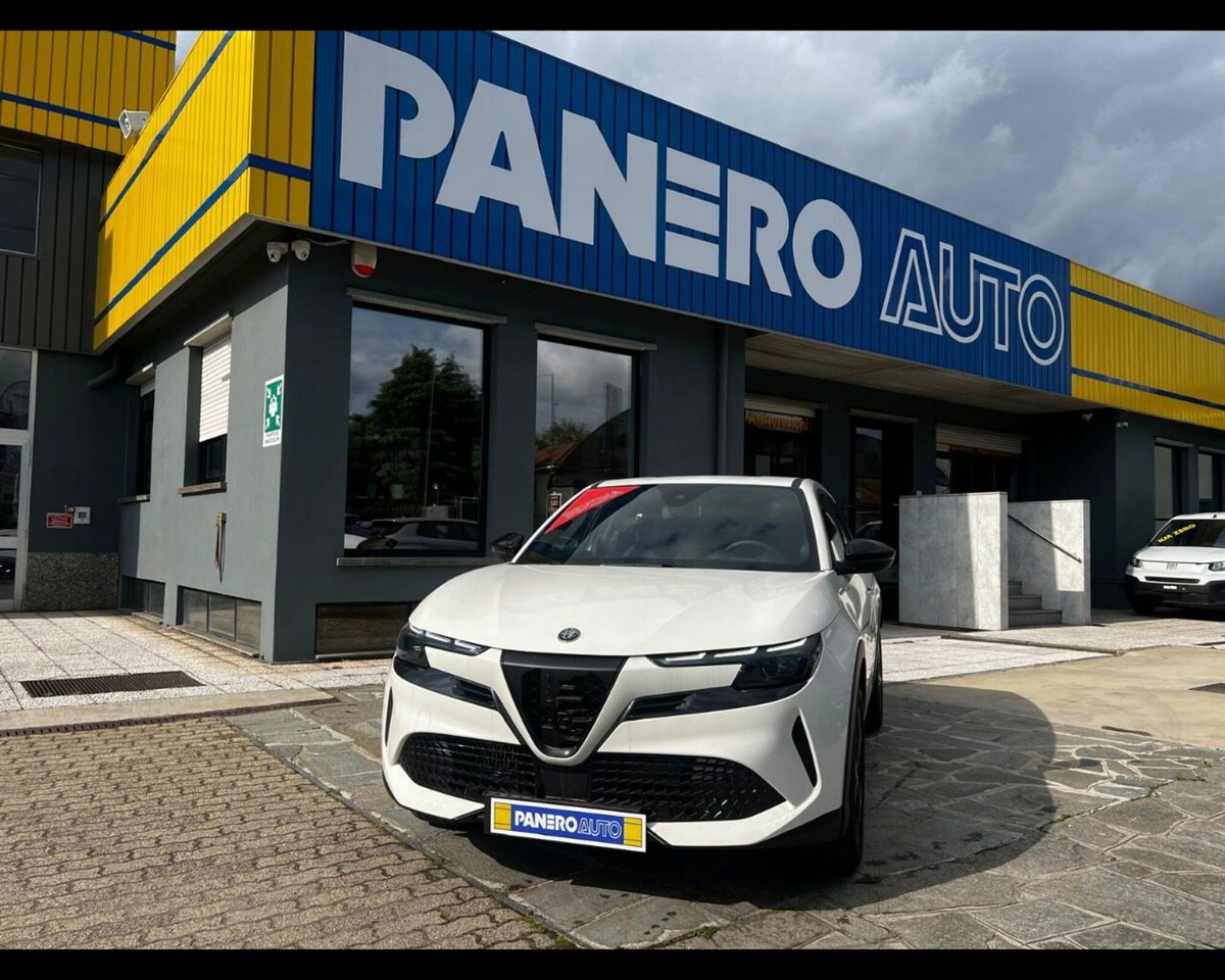 Alfa Romeo Junior 1.2 ibrida Sport Speciale 145cv edct6 (4)
