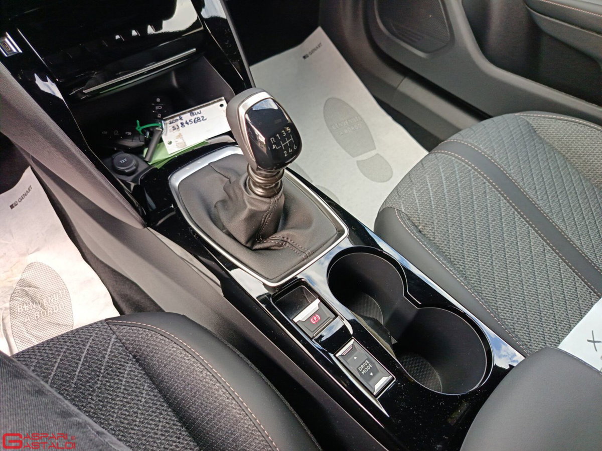 Peugeot 2008 1.2 turbo Allure 100cv (10)